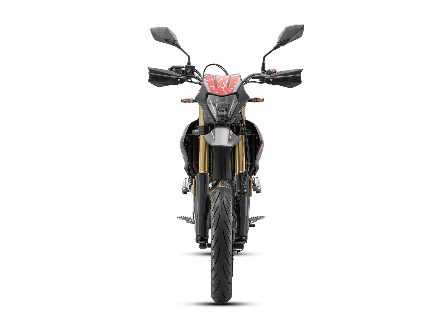 QJMOTOR COV 125 SM: Frontalansicht mit goldfarbenen Gabelholmen, hohem Kotflügel und Straßenreifen am Vorderrad.